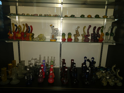 Gift Shop «Deuces Wild Smoke Shop LLC», reviews and photos, 3140 Heights Ravenna Rd, Muskegon, MI 49444, USA