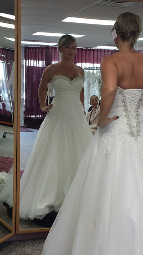 Loveland Wedding Center, 680 E Eisenhower Blvd, Loveland, CO 80537, USA, 