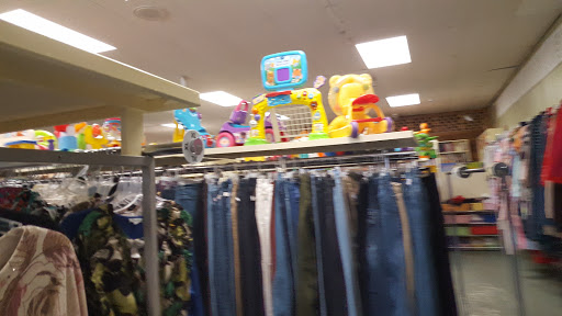 Used Clothing Store «T.E.A.M. Resale Shop», reviews and photos, 300 W Main St, Tomball, TX 77375, USA