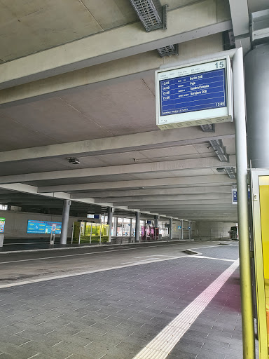 Parkplatz P12 Flughafen Stuttgart APCOA