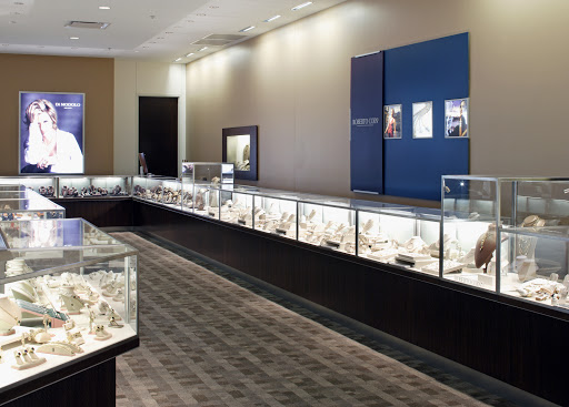 Jewelry Store «Borsheims Fine Jewelry», reviews and photos, 120 Regency Pkwy, Omaha, NE 68114, USA