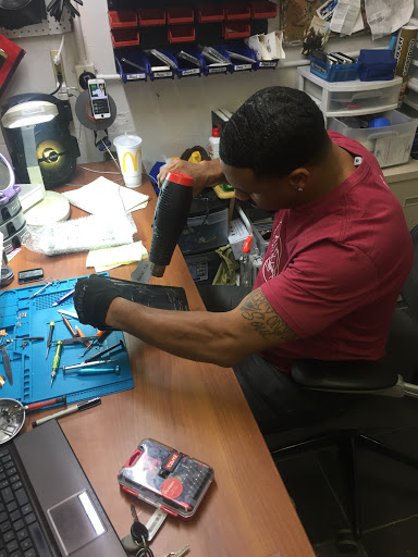 Cell Phone Store «Quick Fix», reviews and photos, 2812 Commercial Ave, San Antonio, TX 78221, USA