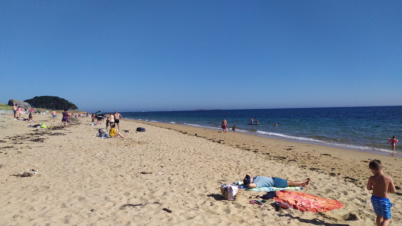 Fotografija Plage Saint Pierre z prostorna obala