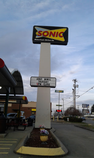 Fast Food Restaurant «Sonic Drive-In», reviews and photos, 815 S Main St, Madisonville, KY 42431, USA