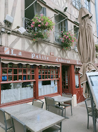 Atmosphère du Restaurant français Restaurant La Petite Auberge à Rouen - n°2