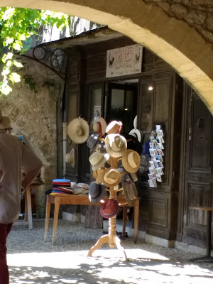 Two Cats à Monpazier