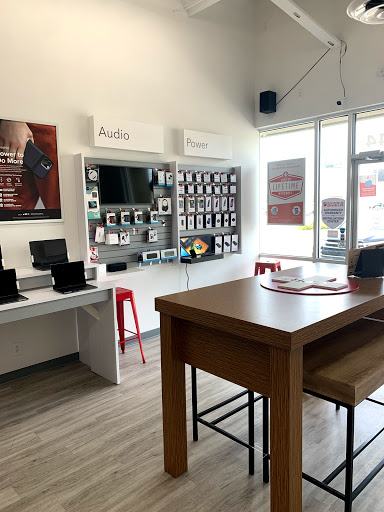 Cell Phone Store «iExpert Studio», reviews and photos, 5000 Shelbyville Rd, Louisville, KY 40207, USA
