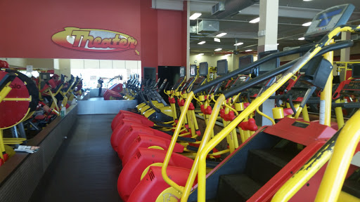 Gym «Retro Fitness - Bay Shore», reviews and photos, 599 E Main St, Bay Shore, NY 11706, USA