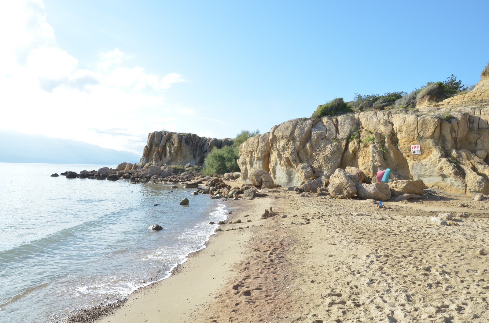 Zdjęcie Stolac beach z powierzchnią beżowe kamyki