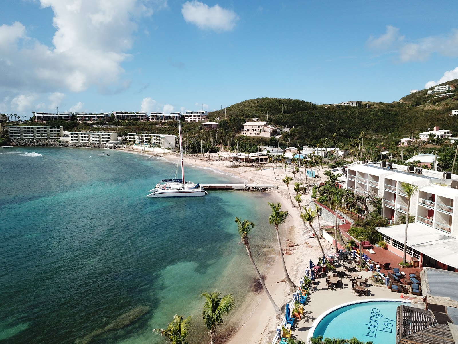 Φωτογραφία του Bolongo Bay beach με επίπεδο καθαριότητας αρκετά καθαρό