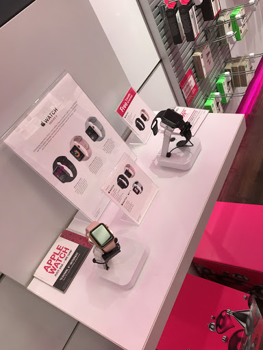 Cell Phone Store «T-Mobile», reviews and photos, 35020 Newark Blvd, Newark, CA 94560, USA