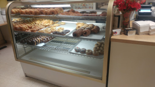 Donut Shop «Gold-N-Glaze Donuts», reviews and photos, 2933 E Chestnut Expy, Springfield, MO 65802, USA