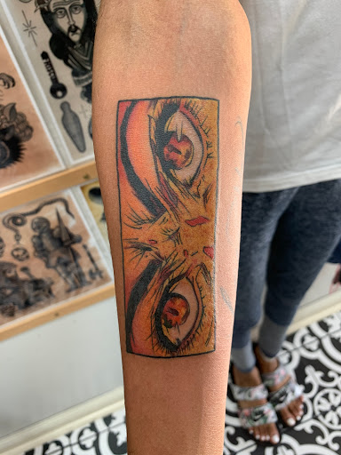 Explore rockabilly tattoo ideas, creative tattoo ideas in Milwaukee, available at MANIA Tattoos Milwaukee