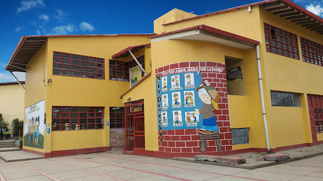 Opiniones de Institución Educativa Emblemática "María Parado de Bellido" en Chaupimarca - Escuela