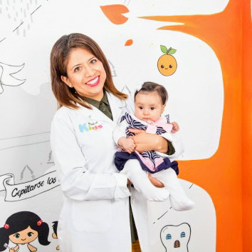 Dra. Mariel Casasola Salazar, Pediatra