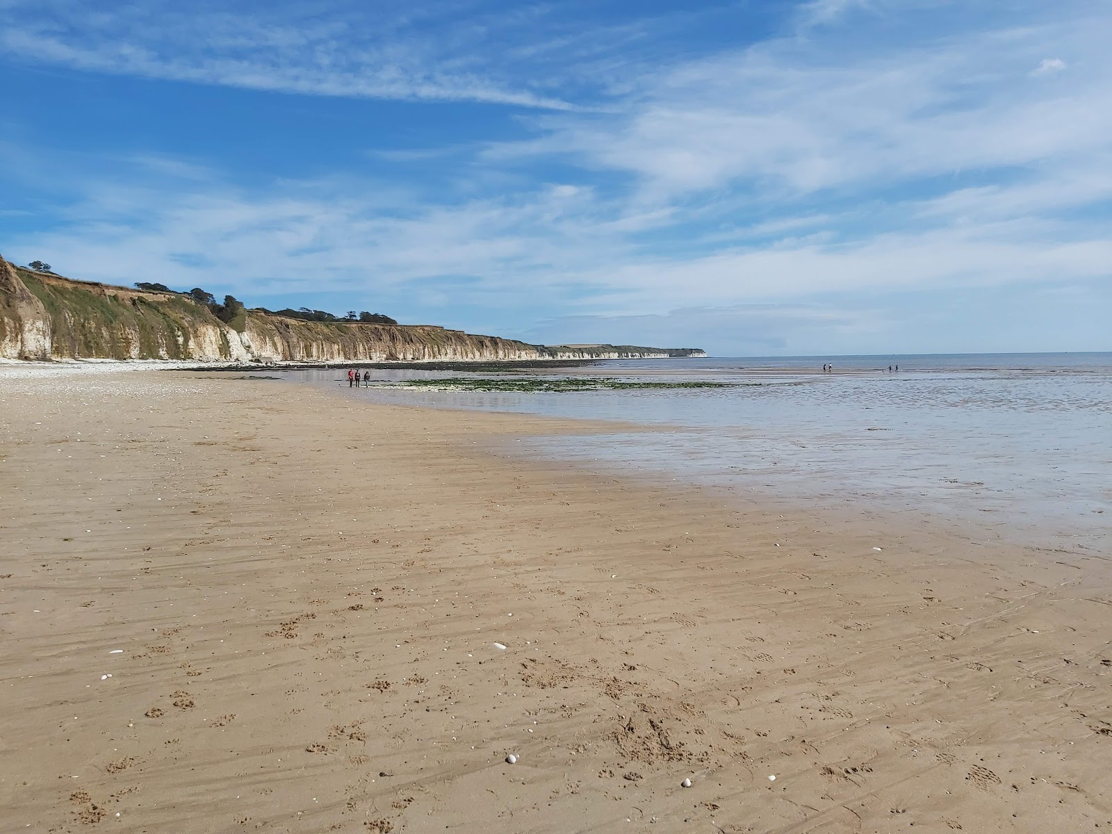 Foto de Danes Dyke beach con agua cristalina superficie