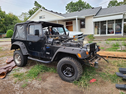 Auto Repair Shop «Jeffersonville Auto Repair», reviews and photos, 1401 E 8th St, Jeffersonville, IN 47130, USA