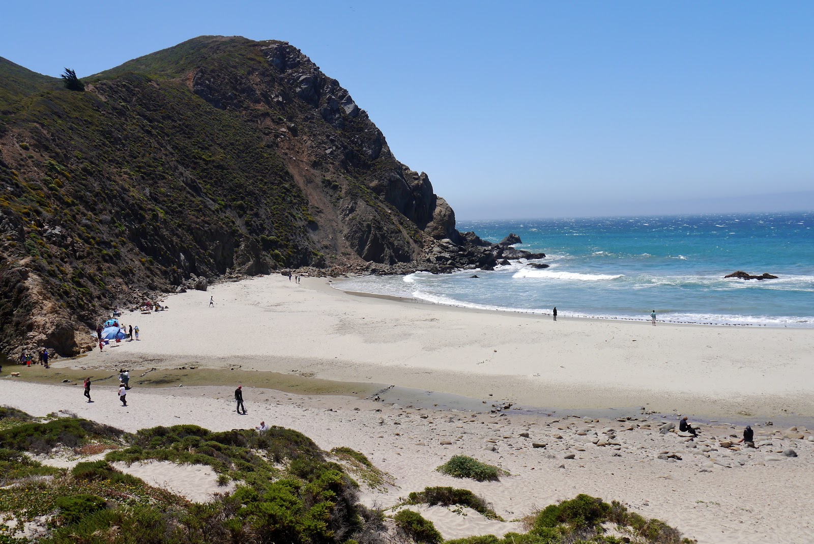 Foto de Pfeiffer Beach con pequeños guijarros beige superficie