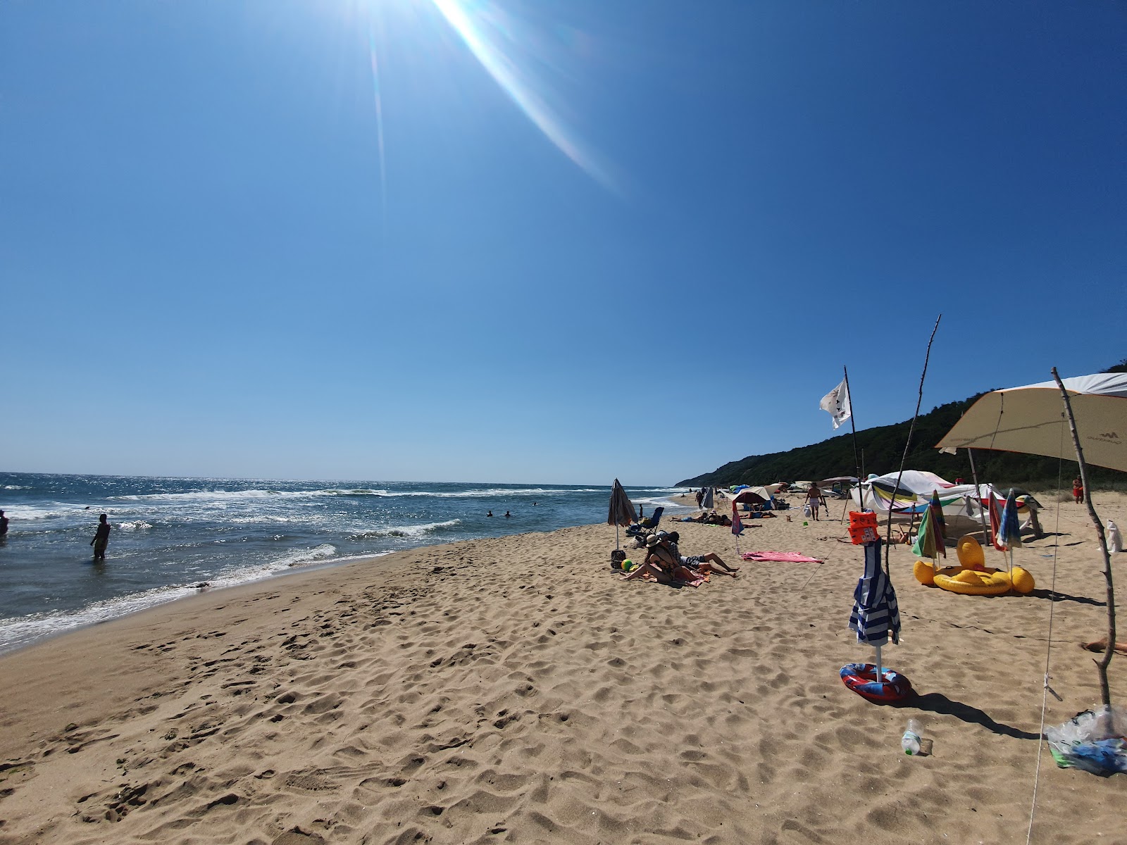 Fotografie cu Plyazh Irakli - locul popular printre cunoscătorii de relaxare