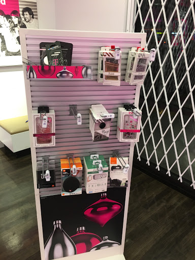 Cell Phone Store «T-Mobile», reviews and photos, 35020 Newark Blvd, Newark, CA 94560, USA