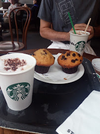 Muffin du Restaurant servant le petit-déjeuner Starbucks à Paris - n°7