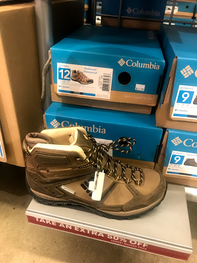 Sportswear Store «Columbia Sportswear Outlet», reviews and photos, 6800 Oxon Hill Rd #600, Oxon Hill, MD 20745, USA