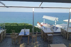 Ψαροταβέρνα Εστιατόριο "Γλάρος" - Seafood-Restaurant "Glaros" image