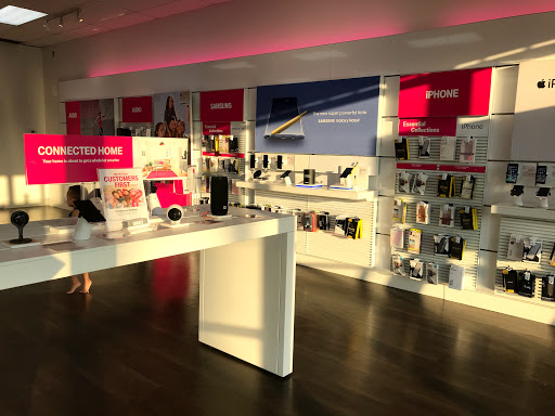 Cell Phone Store «T-Mobile», reviews and photos, 4894 Jonesboro Rd Unit A, Forest Park, GA 30297, USA
