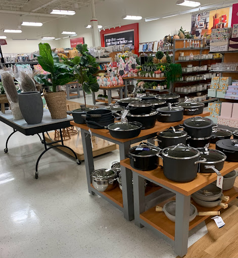 Department Store «T.J. Maxx», reviews and photos, 1751 Ritchie Station Ct, Capitol Heights, MD 20743, USA