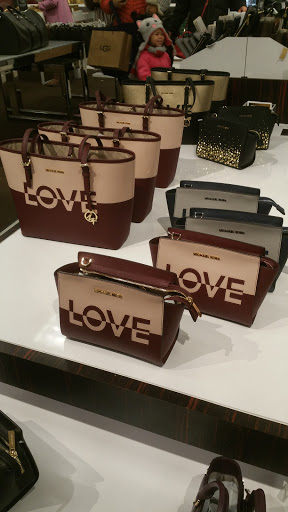 Fashion Accessories Store «Michael Kors», reviews and photos, 1650 Premium Outlet Blvd #1800, Aurora, IL 60502, USA