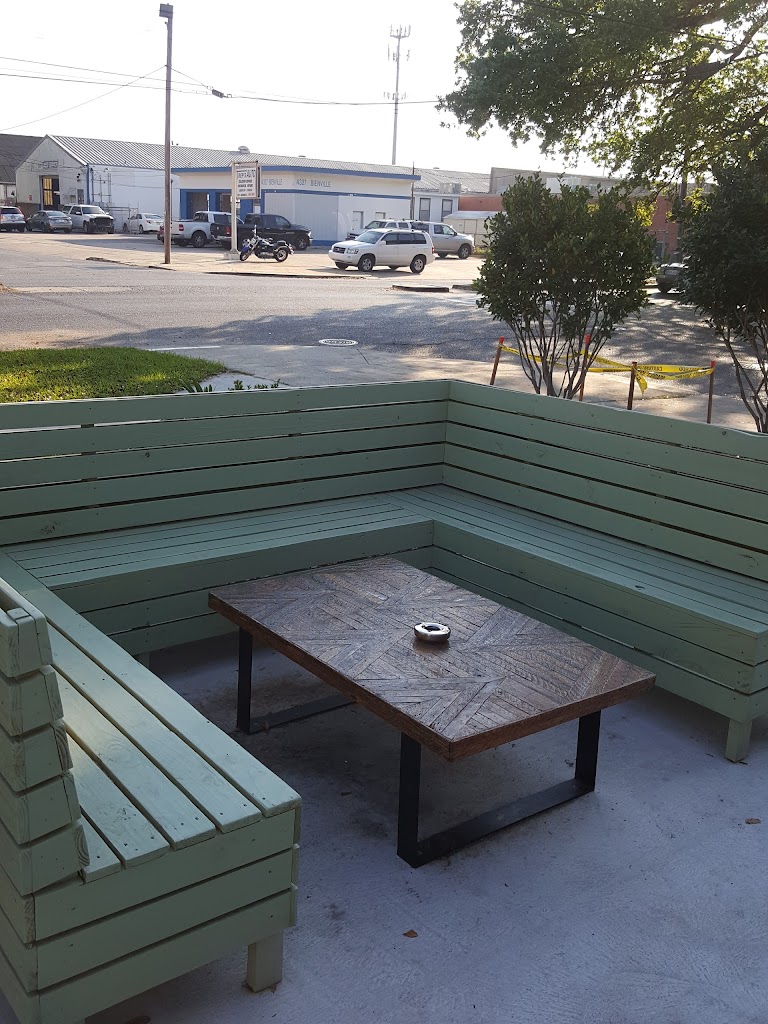 The Station Coffee Shop & Bakery 70119