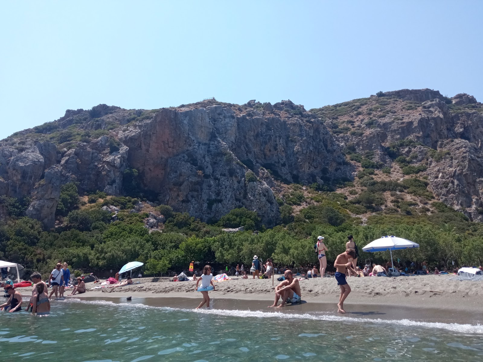 Foto av Preveli stranden och dess vackra landskap