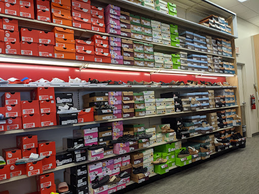 Shoe Store «Famous Footwear», reviews and photos, 1917 Wentzville Pkwy, Wentzville, MO 63385, USA