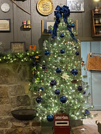 American Restaurant «Cracker Barrel Old Country Store», reviews and photos, 260 Vaughan Ln, Pell City, AL 35125, USA