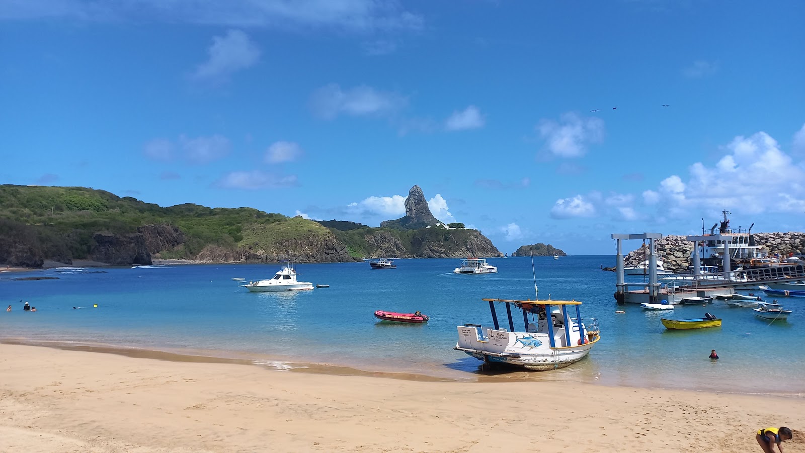 Fotografija Praia do Porto de Santo Antonio Noronha z prostorna obala