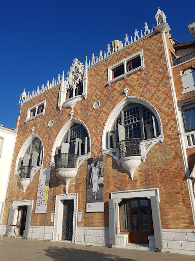 Casa dei Tre Oci, Venice