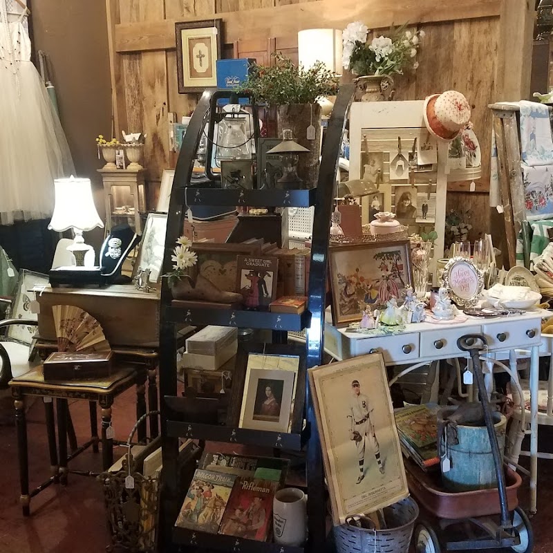 Antique Avenue Market