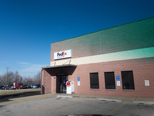 Shipping and Mailing Service «FedEx Ship Center», reviews and photos, 505 Farmbrook Ln, York, PA 17406, USA