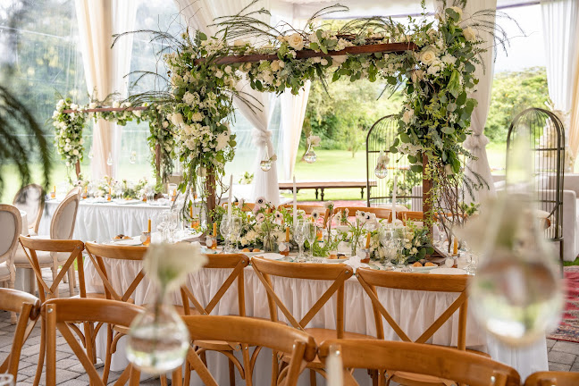 Deco Elements Rentals by Cayetano y Monica