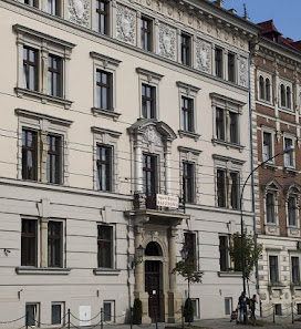 Na zewnątrz