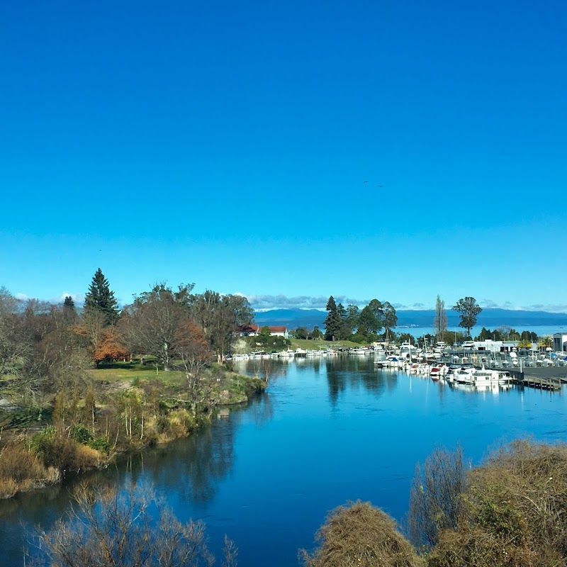 The Mooring - Taupo Waterfront Apartment