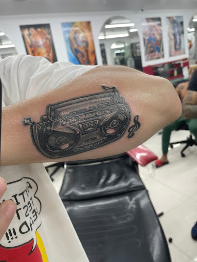 Tattoo Shop «Lucky Tattoo», reviews and photos, 1639 Washington Ave, Miami Beach, FL 33139, USA