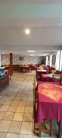 Atmosphère du Restaurant français Restaurant Le Lavoisier à Saint-Léger-du-Bourg-Denis - n°1