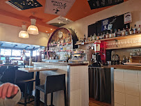 Atmosphère du Restaurant L'Étiquette - Cave à Manger à Les Sables-d'Olonne - n°2
