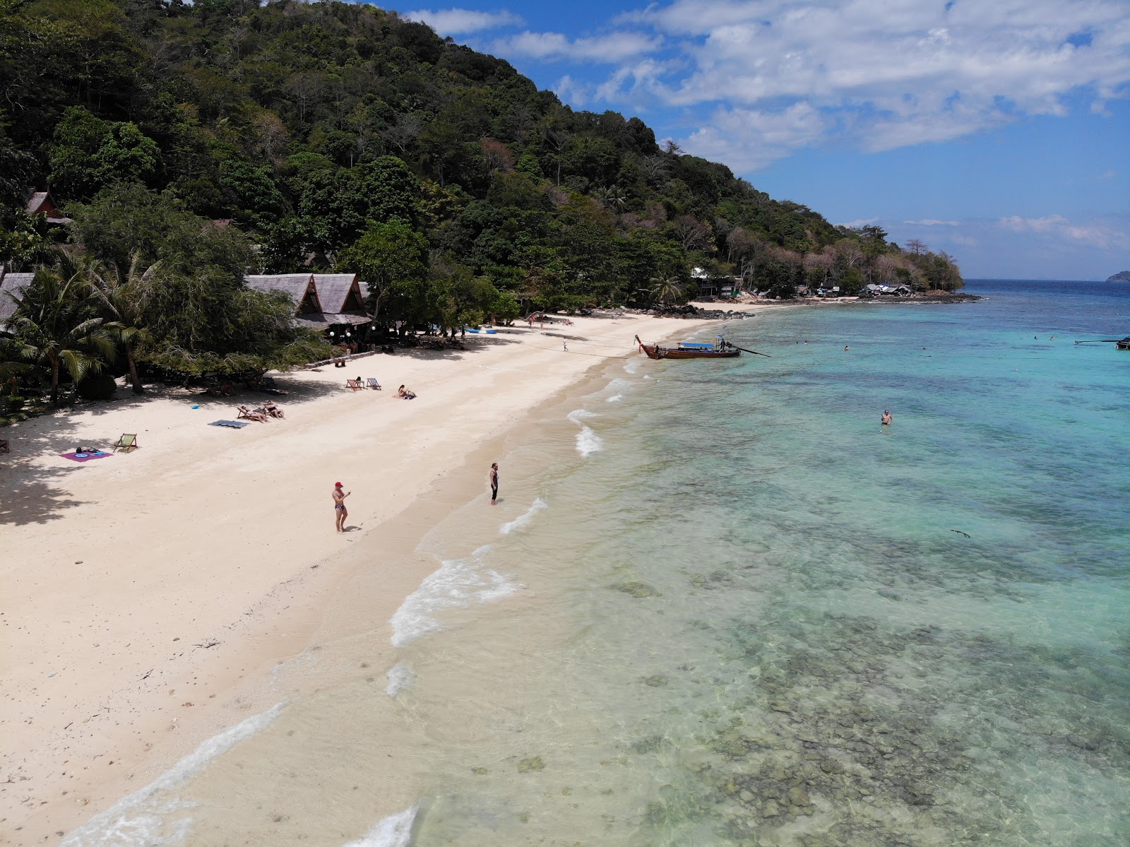 Foto von Phak Nam Bay Beach mit feiner weißer sand Oberfläche