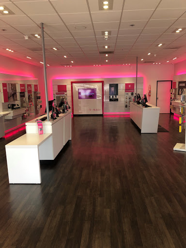 Cell Phone Store «T-Mobile», reviews and photos, 1368 Madera Rd, Simi Valley, CA 93065-4063, USA