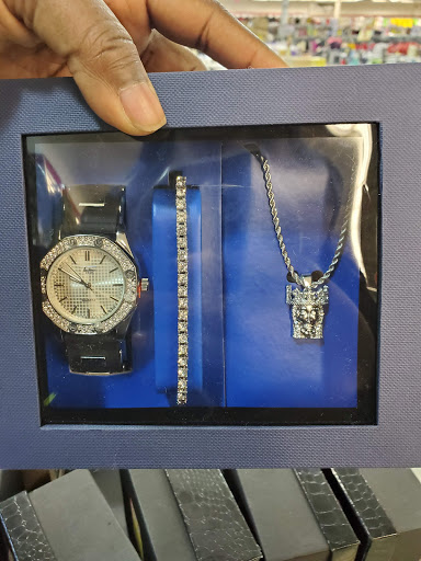 Clothing Store «Forman Mills», reviews and photos, 16855 Torrence Ave, Lansing, IL 60438, USA