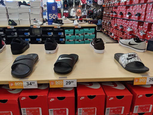 Shoe Store «Rack Room Shoes», reviews and photos, 18700 Limestone Commercial Dr, Pflugerville, TX 78660, USA