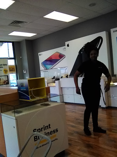 Cell Phone Store «Sprint Store», reviews and photos, 1008 E Oak St #100, Conway, AR 72032, USA