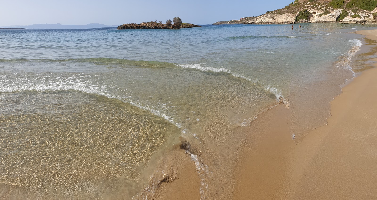 Foto von Kalathas Strand mit sehr sauber Sauberkeitsgrad